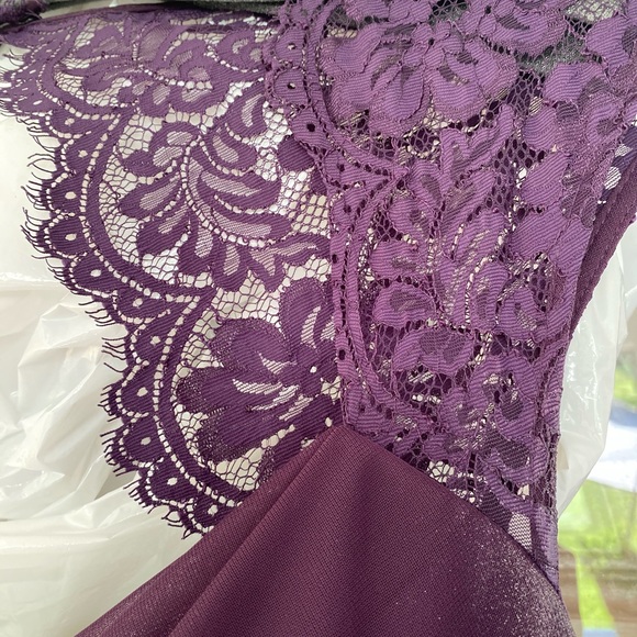 Long lacey dress - Picture 11 of 16